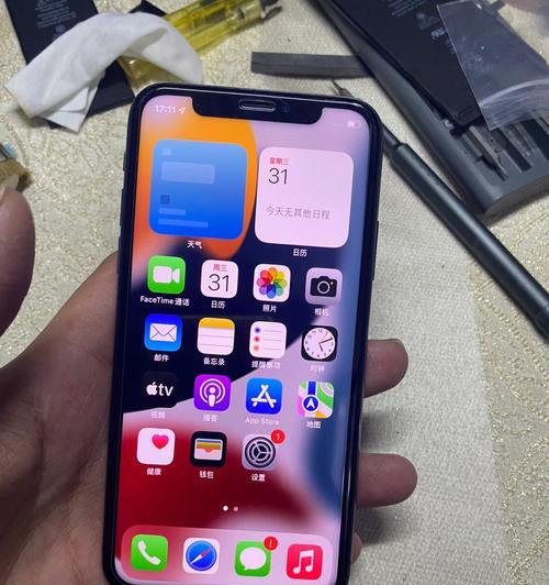 识别iPhone手机原装屏与国产屏的技巧（从外观特征到显示效果，如何准确判断手机屏幕的真伪）