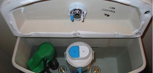 安华马桶水箱漏水原因及检修方法（解决马桶水箱漏水问题的关键点）