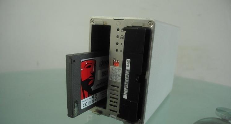 固态硬盘与机械硬盘（固态硬盘（SSD）