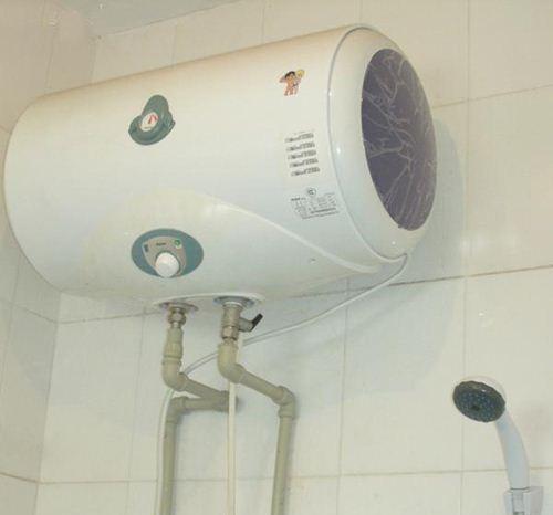 电热水器洗澡存在塑料味道的原因及解决方法（解析电热水器洗澡中的塑料味道）