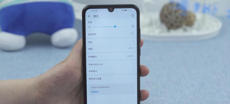 手机黑屏的原因和解决方法（解决手机黑屏问题的有效方法及注意事项）