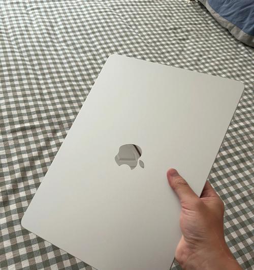 MacBookAir首发评测（强劲性能与轻盈便携的完美结合）