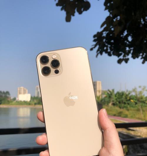 全面解析iPhone12（iPhone12的突破之处及其带来的革新体验）